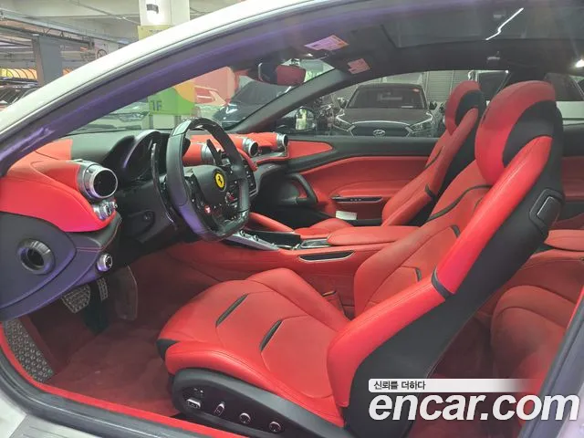 Ferrari GTC4 Lusso 2019 thumb 10