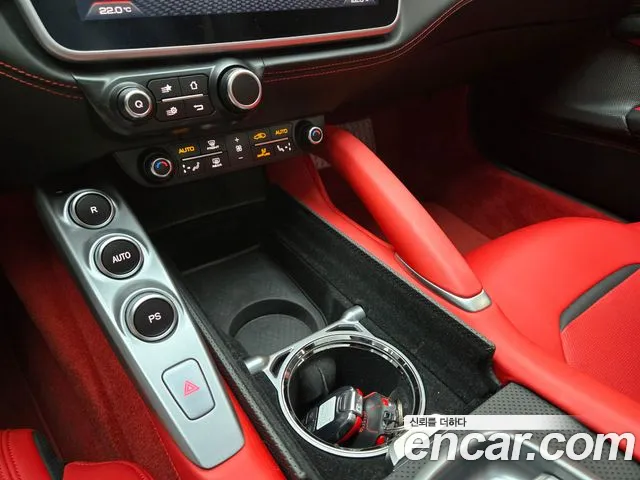 Ferrari GTC4 Lusso 2019 thumb 4