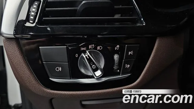 BMW 6 серии Gran Turismo 2022 thumb 12