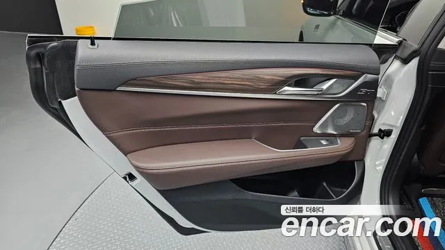 BMW 6 серии Gran Turismo 2022 thumb 8