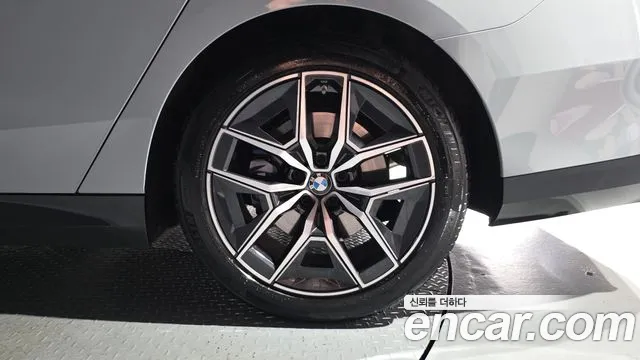 BMW 5 серии 2024 thumb 11
