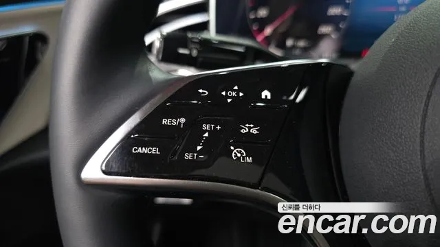 Mercedes-Benz E-Class 2025 thumb 9