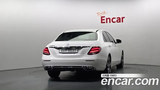 Mercedes-Benz E-Class 2016 thumb 5