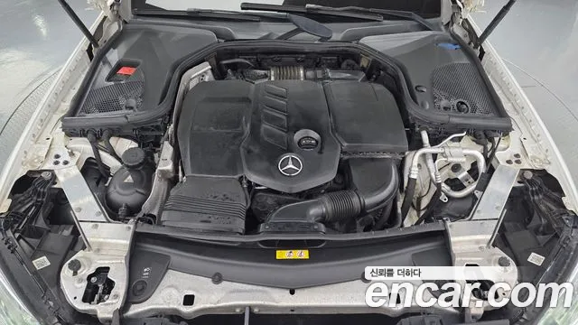 Mercedes-Benz E-Class 2016 thumb 10