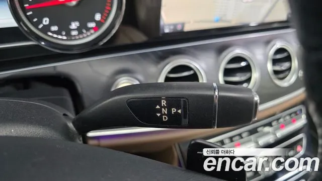 Mercedes-Benz E-Class 2016 thumb 8