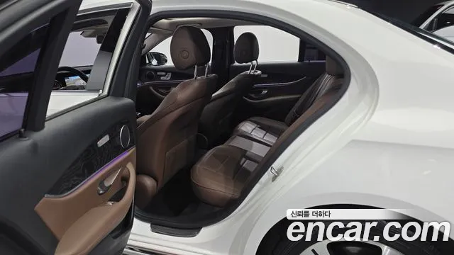 Mercedes-Benz E-Class 2016 thumb 7