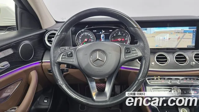 Mercedes-Benz E-Class 2016 thumb 12