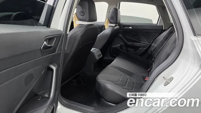 Volkswagen Jetta 2024 thumb 3