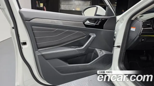 Volkswagen Jetta 2024 thumb 5