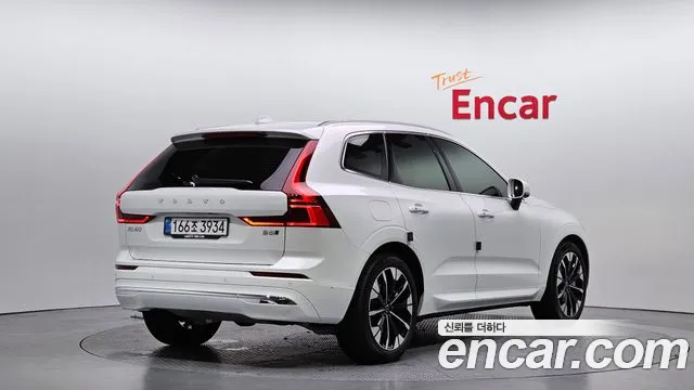 Volvo XC60 2025 thumb 11