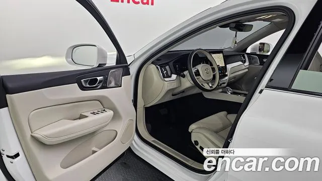 Volvo XC60 2025 thumb 9