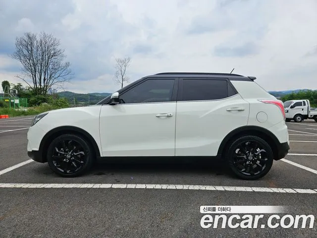 KGM Tivoli 2015 thumb 12