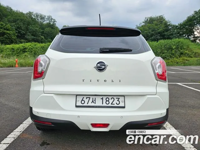 KGM Tivoli 2015 thumb 4