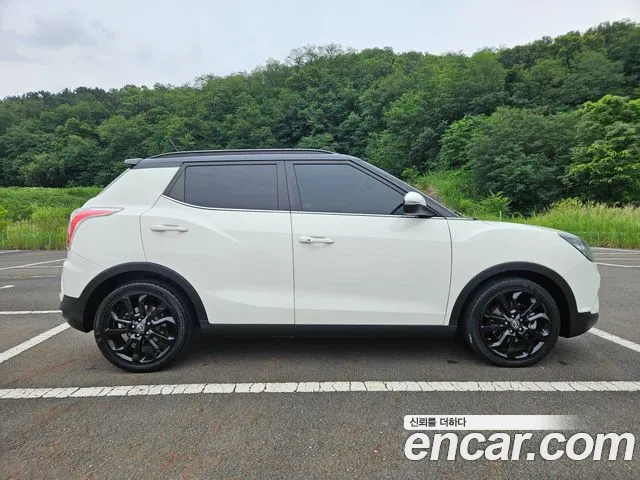 KGM Tivoli 2015 thumb 7