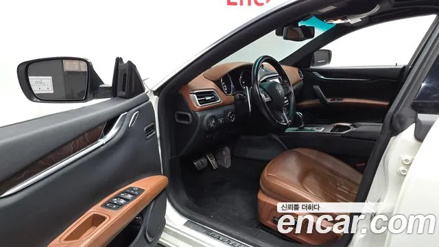 Maserati Ghibli 2016 thumb 9