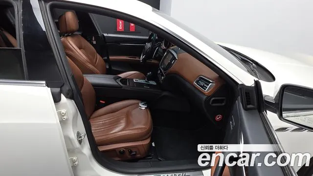 Maserati Ghibli 2016 thumb 2