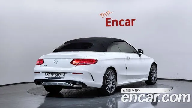 Mercedes-Benz C-Class 2018 thumb 8
