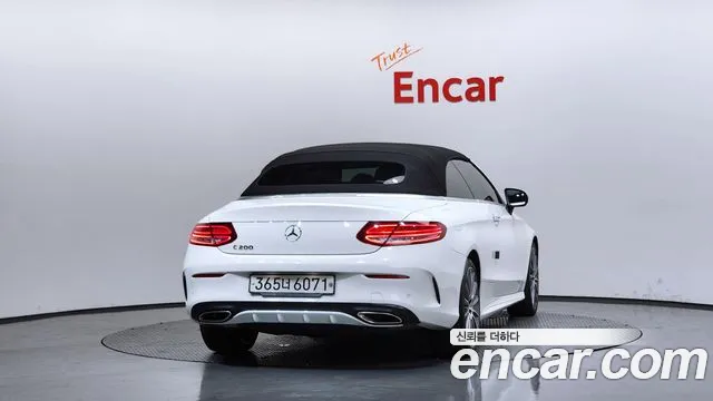 Mercedes-Benz C-Class 2018 thumb 2