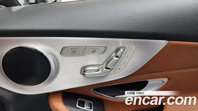 Mercedes-Benz C-Class 2018 thumb 12