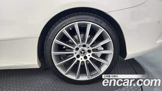 Mercedes-Benz C-Class 2018 thumb 6