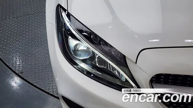 Mercedes-Benz C-Class 2018 thumb 4
