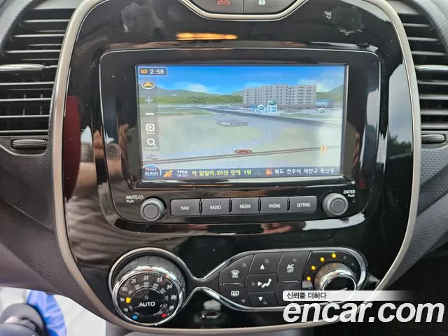 Renault QM3 2014 thumb 8