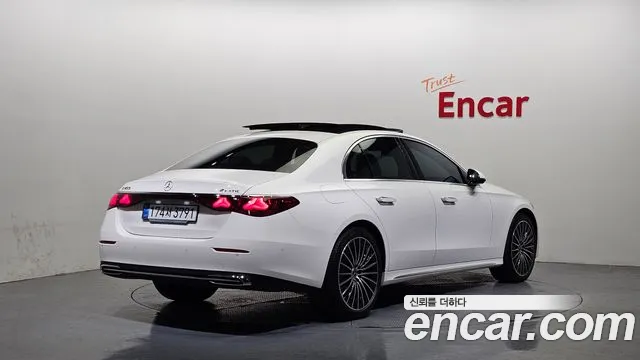 Mercedes-Benz E-Class 2025 thumb 3