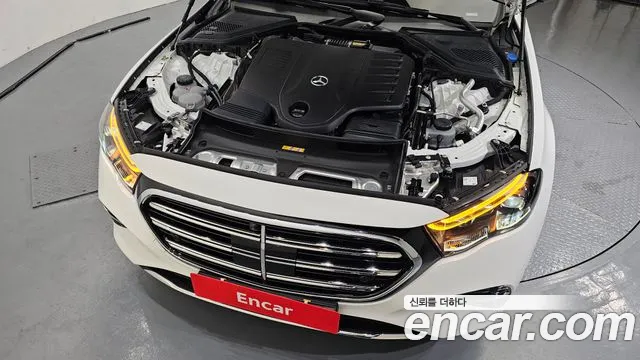 Mercedes-Benz E-Class 2025 thumb 10