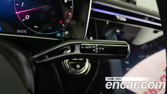 Mercedes-Benz E-Class 2025 thumb 11