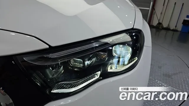 Mercedes-Benz E-Class 2025 thumb 7