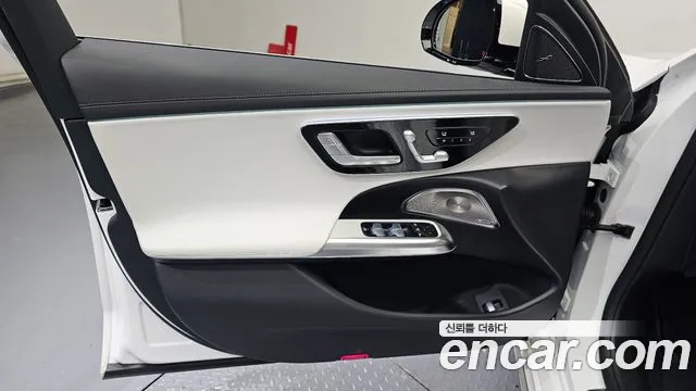 Mercedes-Benz E-Class 2025 thumb 5