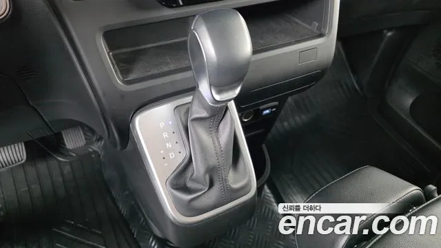 Hyundai Staria 2021 thumb 3