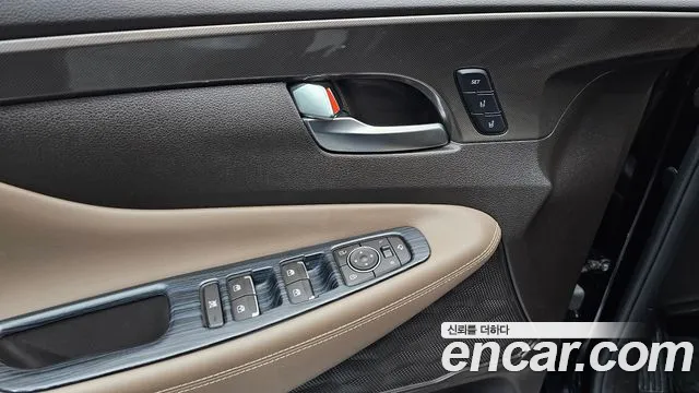 Hyundai Santa Fe 2018 thumb 3