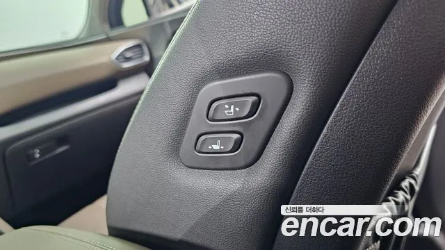 Hyundai Santa Fe 2018 thumb 2