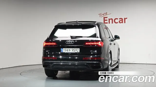Audi Q7 2022 thumb 6