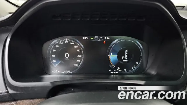 Volvo XC90 2016 thumb 7