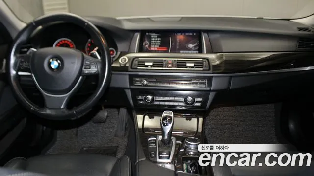 BMW 5 серии 2015 thumb 9