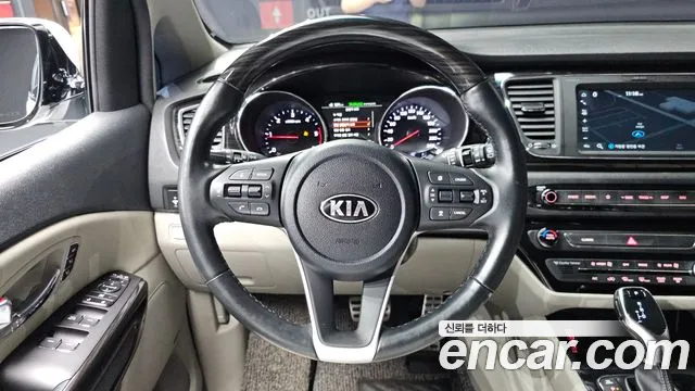Kia Carnival 2019 thumb 11