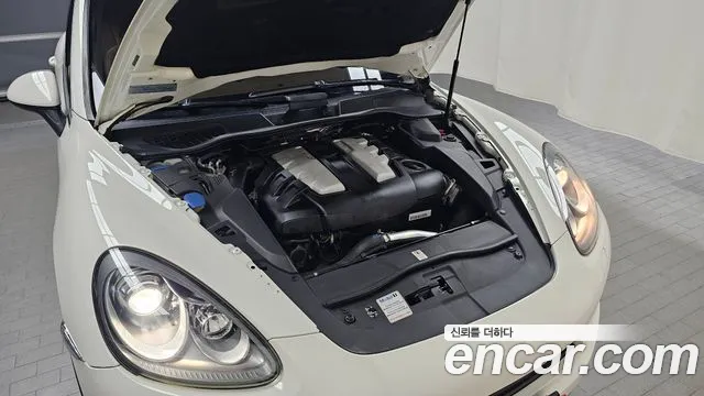 Porsche Cayenne 2011 thumb 2