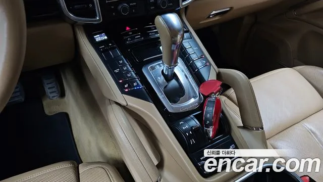 Porsche Cayenne 2011 thumb 10
