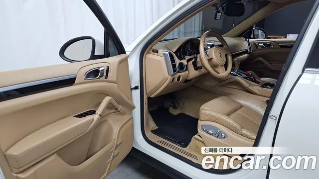 Porsche Cayenne 2011 thumb 9