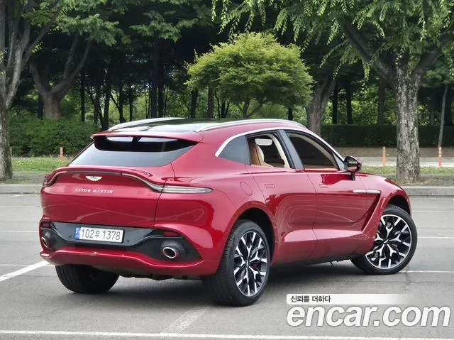 Aston Martin DBX 2022 thumb 8