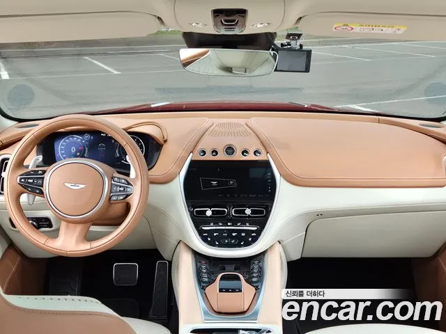Aston Martin DBX 2022 thumb 10