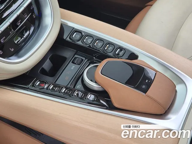 Aston Martin DBX 2022 thumb 7