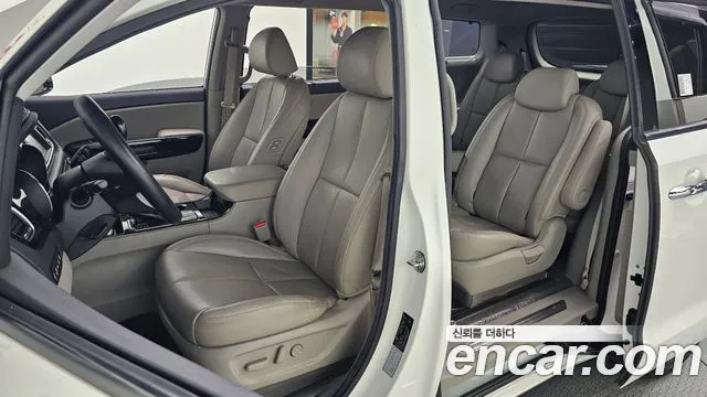 Kia Carnival 2018 thumb 3