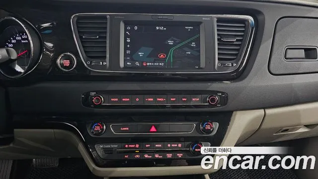 Kia Carnival 2018 thumb 10