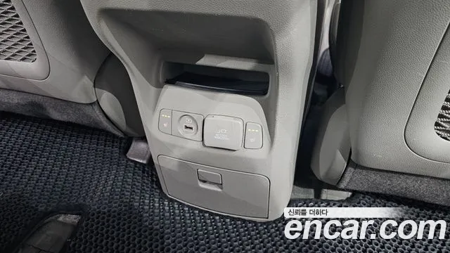 Kia Carnival 2018 thumb 9
