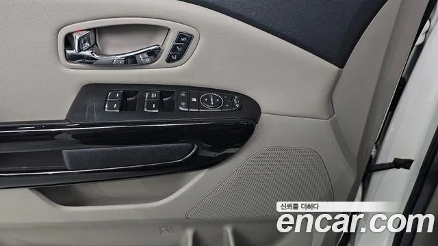 Kia Carnival 2018 thumb 5