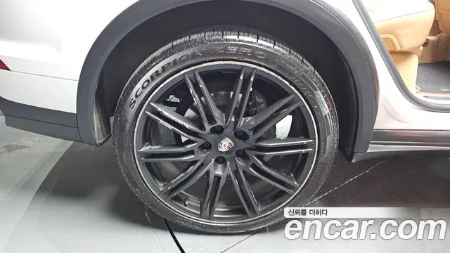 Porsche Cayenne 2016 thumb 6