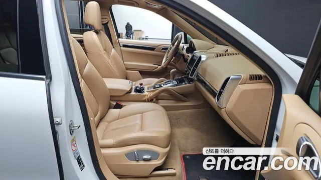 Porsche Cayenne 2016 thumb 12